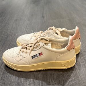 Autry medalist low white and Tan Sneakers 41